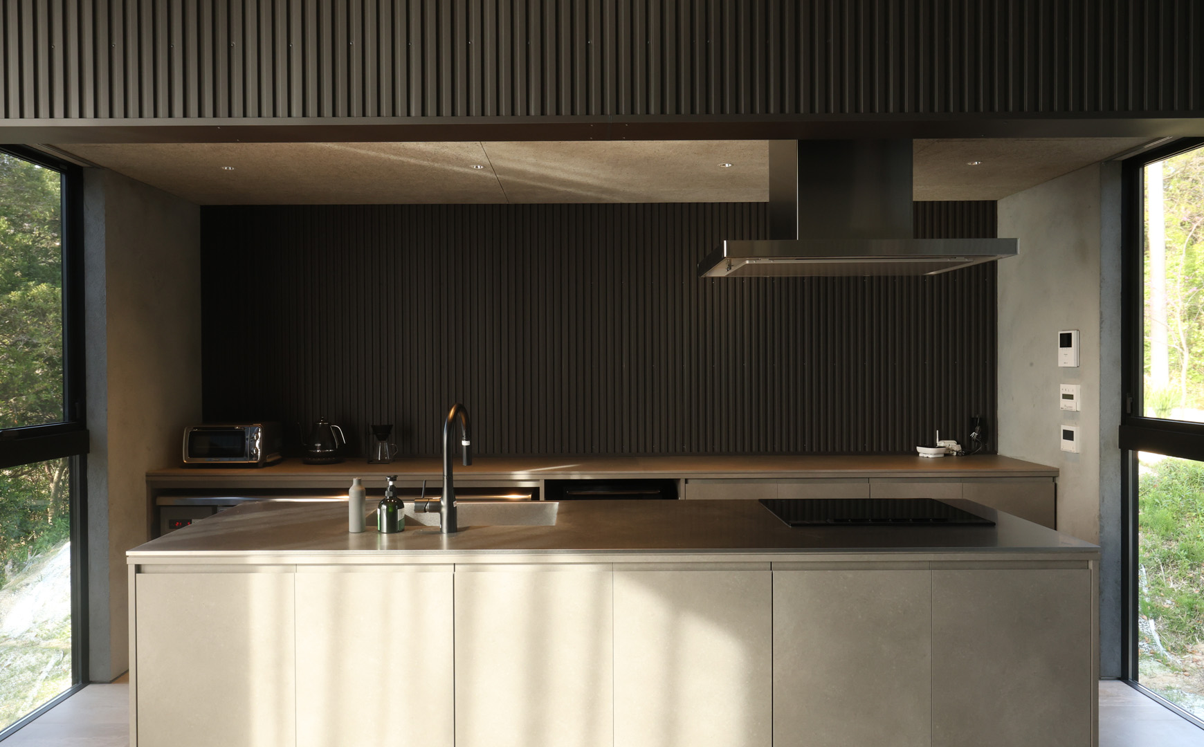 広々としたオープンキッチン