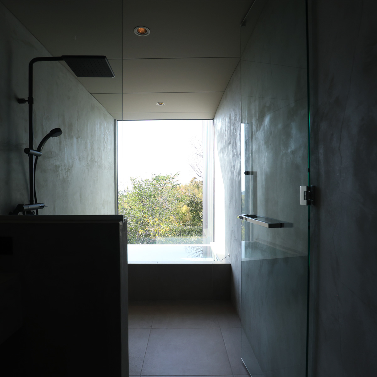 お風呂から見るプール